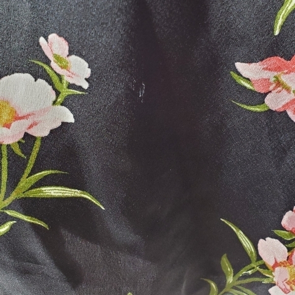 SATINY Loungewear Long-Sleeved Floral Top in Small - Picture 2 of 10